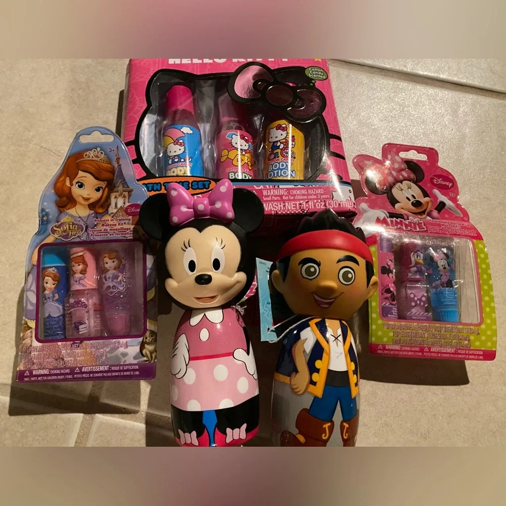 Disney minnie pirates etc bath lip gloss